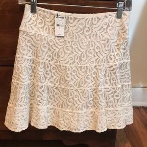 A line lace overlay skirt